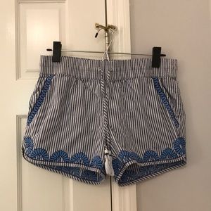 Embroidered sear suckered shorts